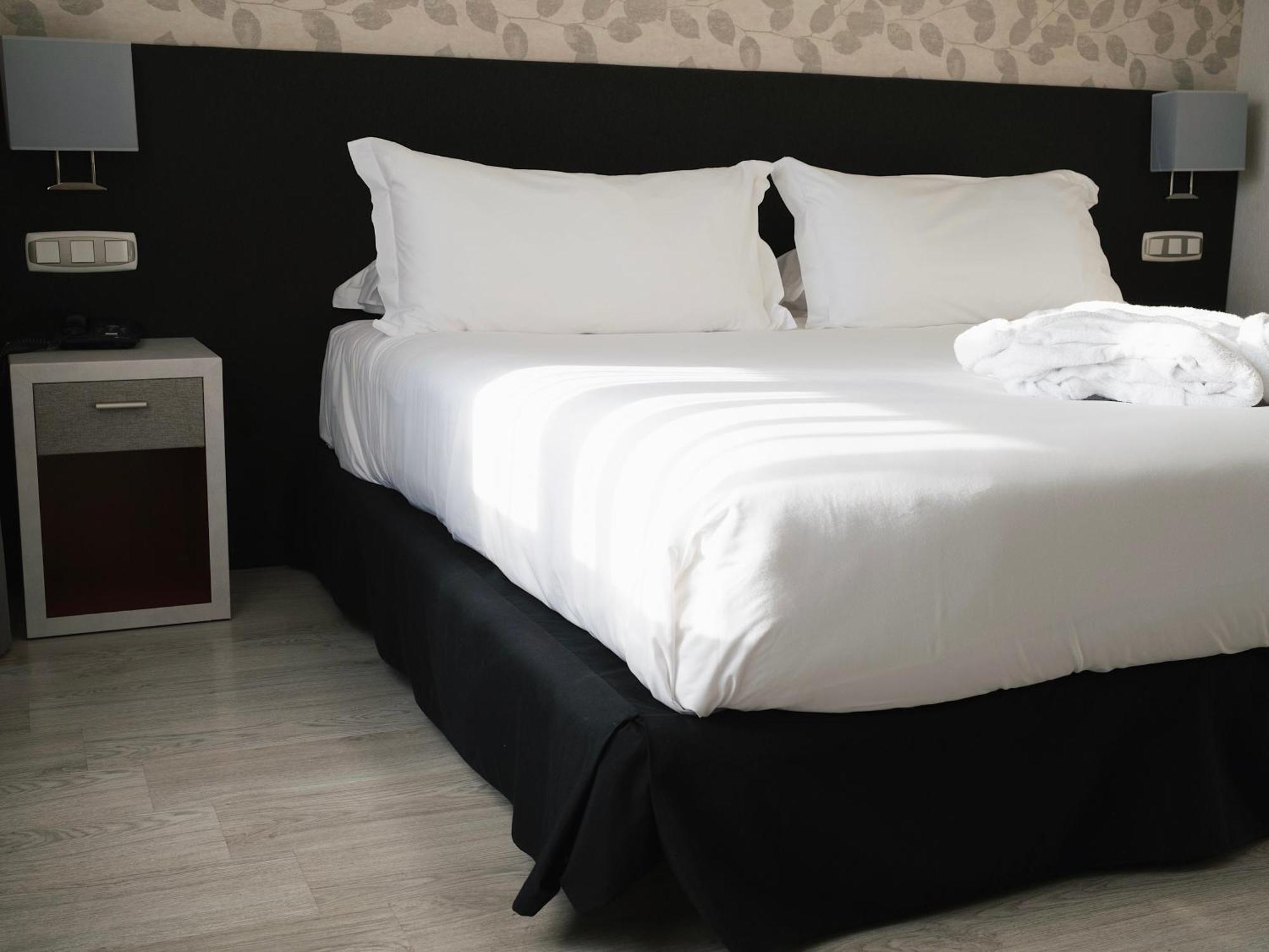 Hotel Plaza Las Matas Las Rozas de Madrid Buitenkant foto
